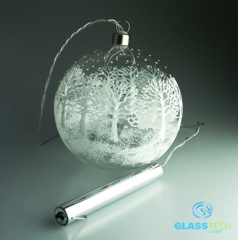 Vánoční koule malovaná svítící 120 mm se stromy